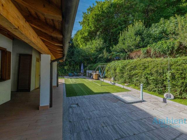 Villa in vendita a Comabbio VA