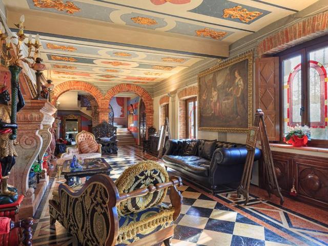 Villa in vendita a Comabbio VA