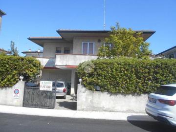 Villa Indipendente in vendita a Porto Garibaldi - Giardino