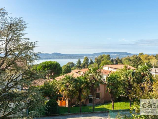 Villa in vendita a Comerio