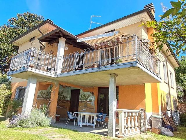 Villa in vendita a Comerio VA
