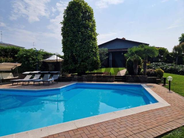 Villa in vendita a Comezzano Cizzago BS
