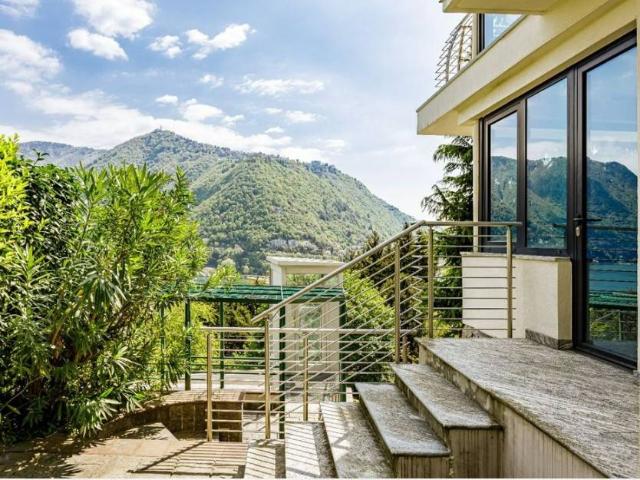 Villa in vendita a Como CO