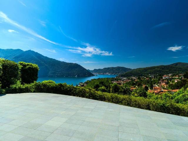 Villa in vendita a Como CO