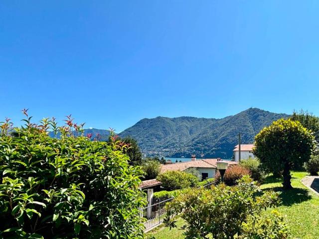 Villa in vendita a Como CO