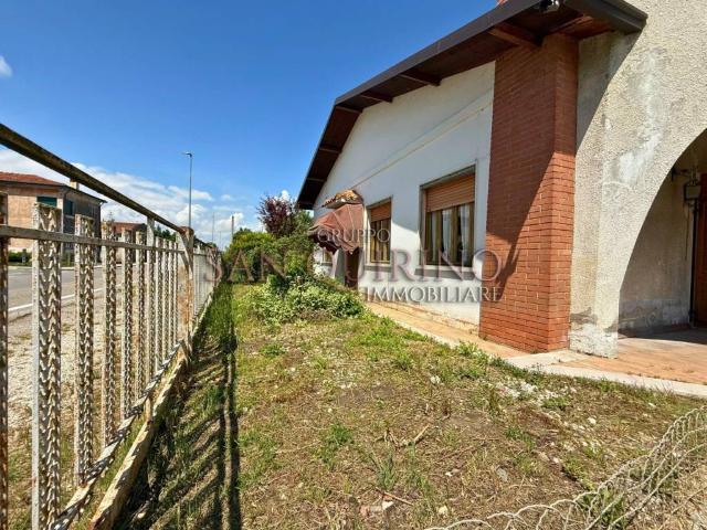 Villa in vendita a Commessaggio MN