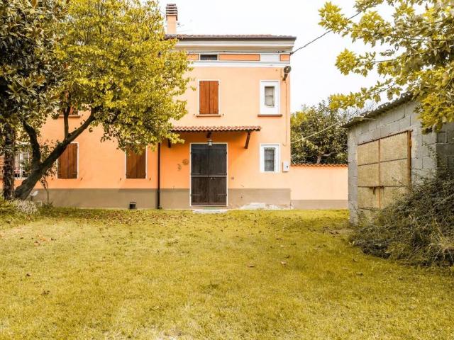 Villa in vendita a Commessaggio MN