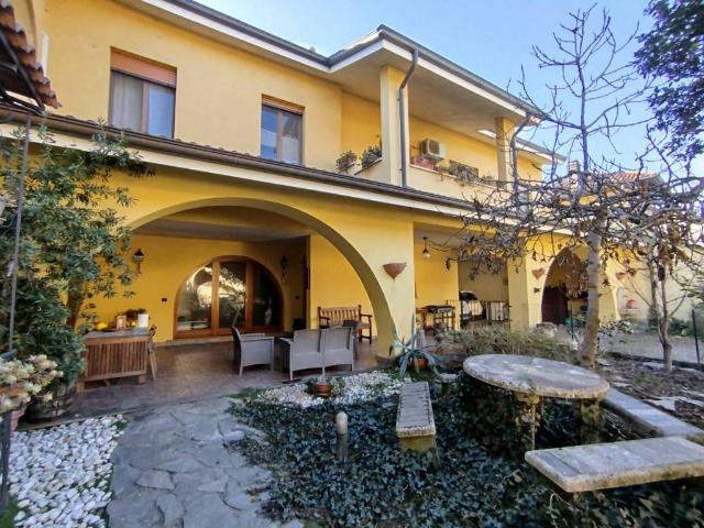 Villa in vendita a Confienza PV
