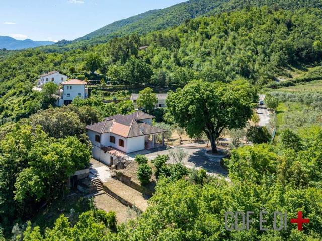 Villa in vendita a Configni RI