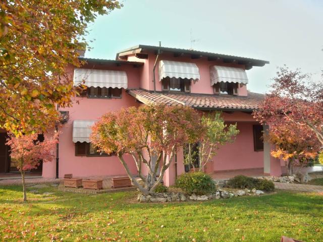 Villa in vendita a Coniolo AL