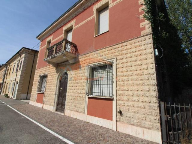 Villa in vendita a Conselice RA