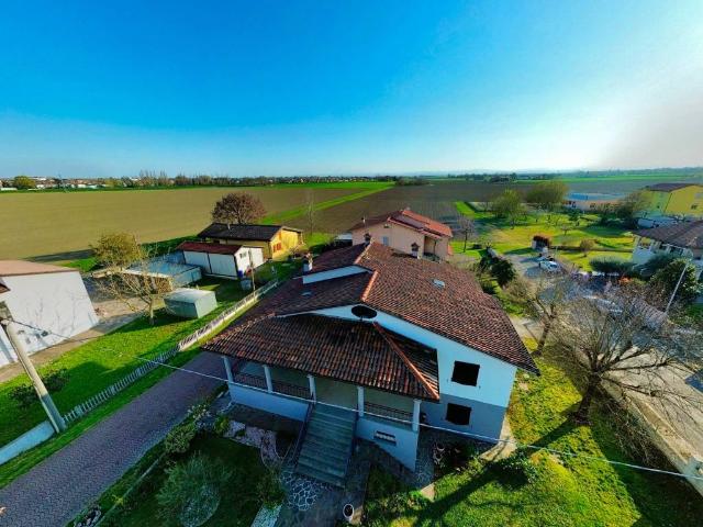 Villa in vendita a Conselice RA