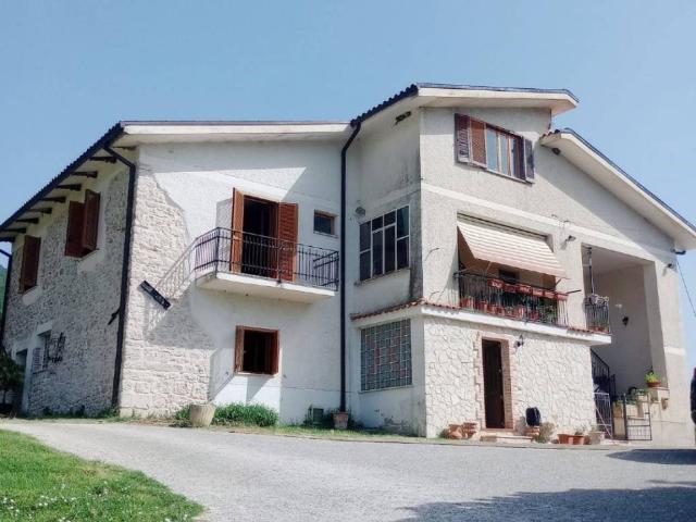 Villa in vendita a Contigliano RI