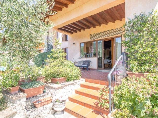 Villa in vendita a Contigliano RI