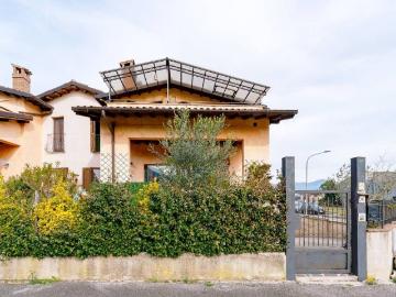 Villa in vendita a Contigliano RI