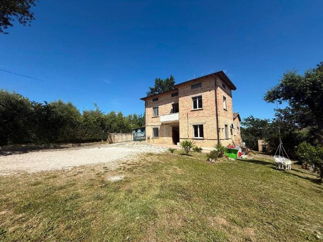 Villa in vendita a Controguerra TE