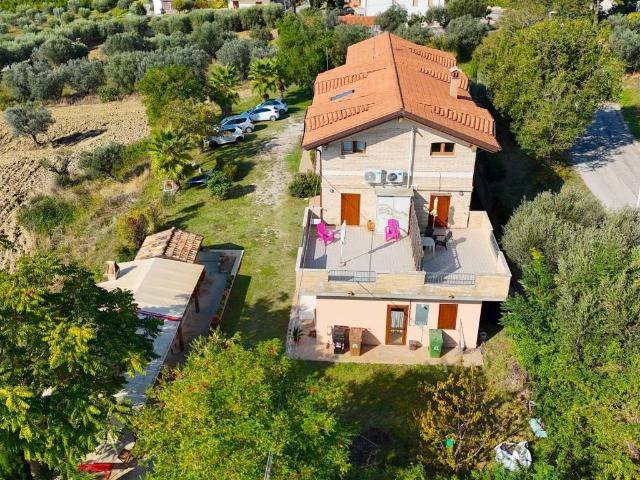 Villa in vendita a Controguerra TE