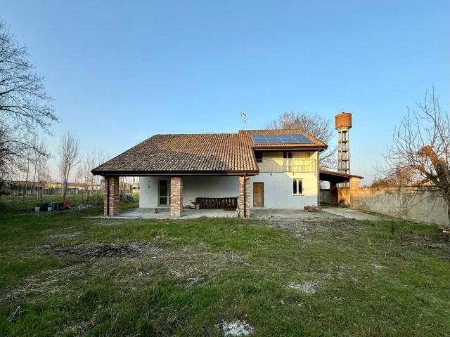 Villa in vendita a Corana PV