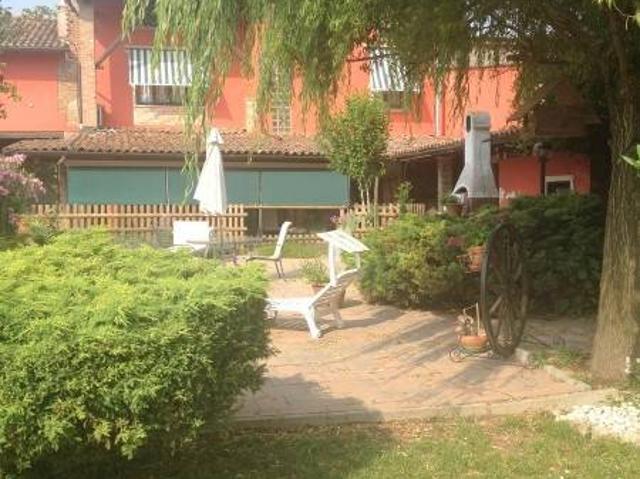Villa in vendita a Corana PV