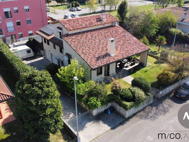 Villa in vendita a Cordenons PN