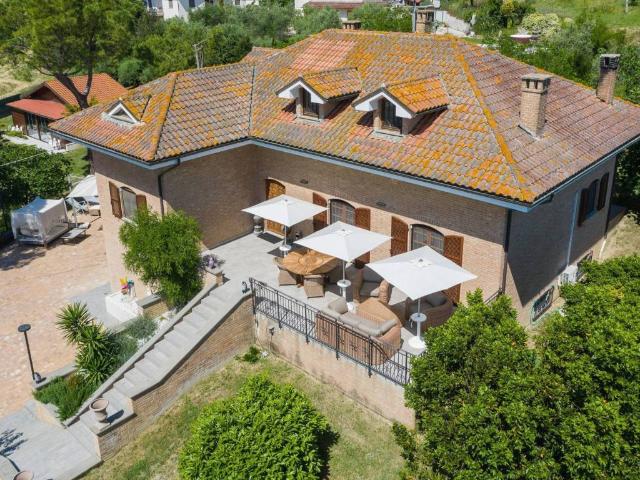 Villa in vendita a Corinaldo AN