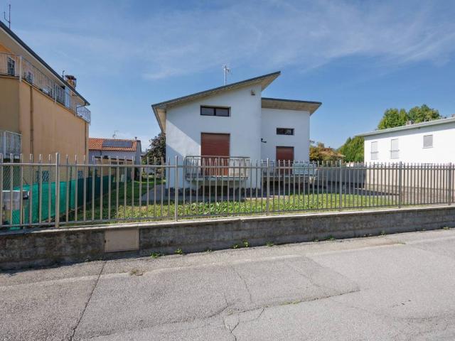 Villa in vendita a Cornate d'Adda MB