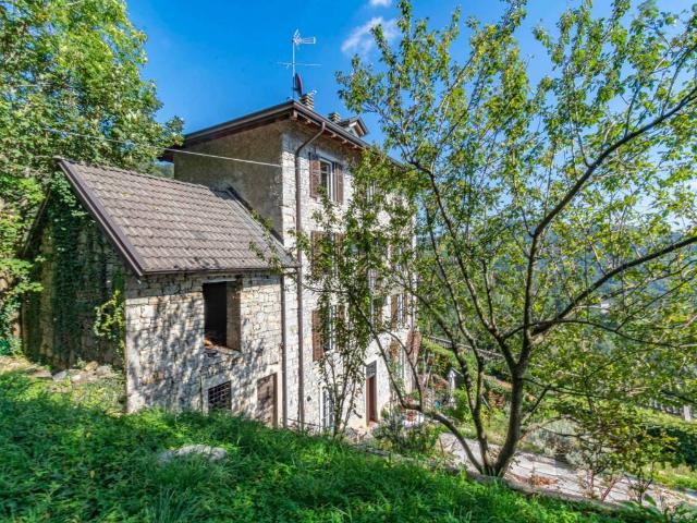 Villa in vendita a Corna Imagna BG