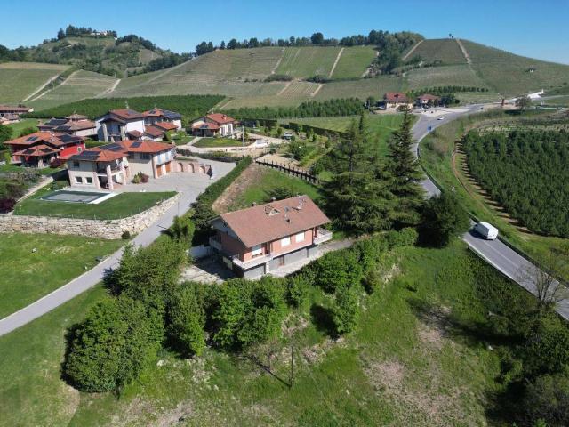 Villa in vendita a Corneliano d'Alba CN