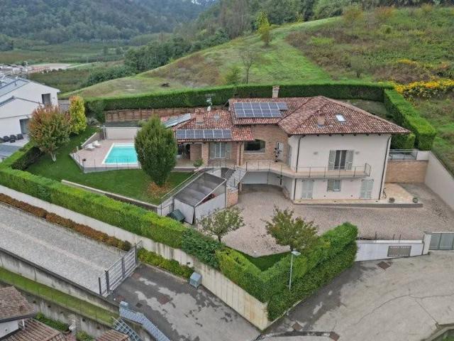 Villa in vendita a Corneliano d'Alba CN