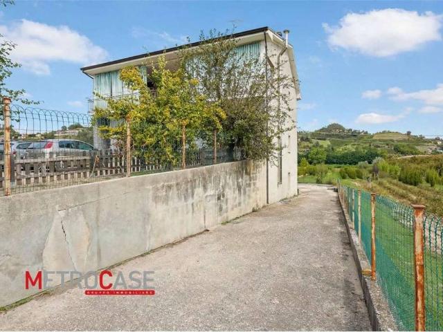 Villa in vendita a Corneliano d'Alba CN