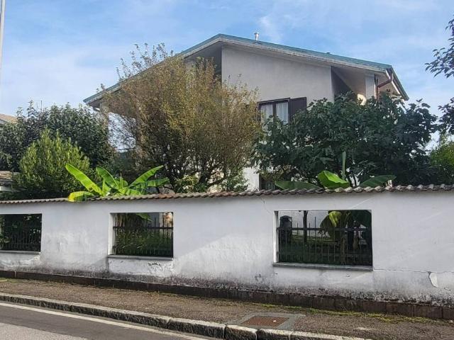 Villa in vendita a Corsico MI