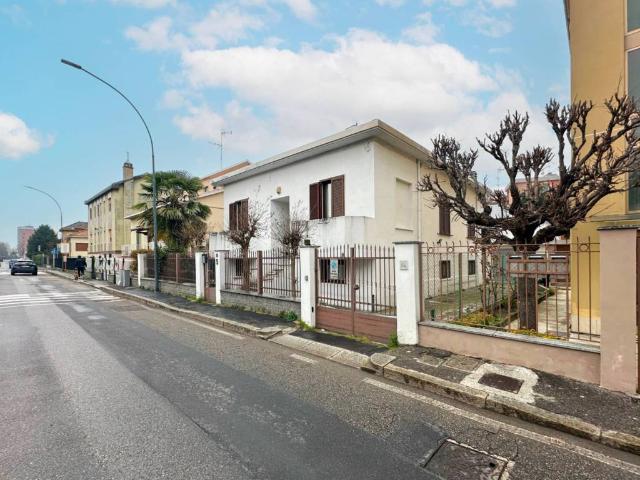 Villa in vendita a Corsico MI