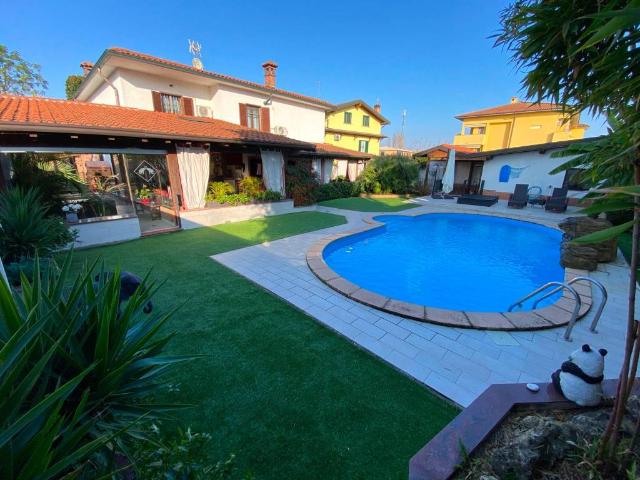 Villa in vendita a Corsico MI