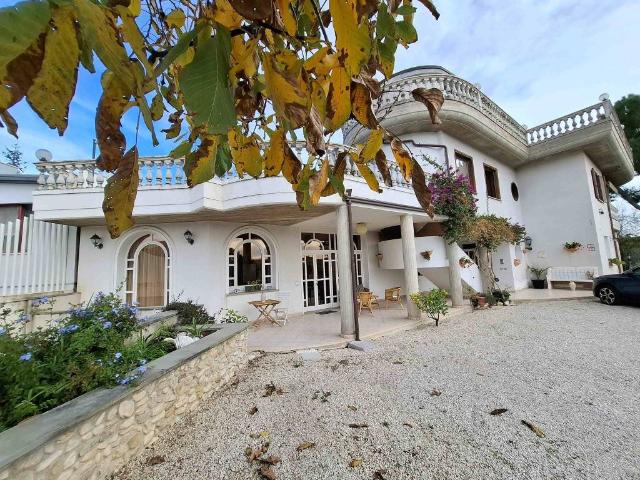 Villa in vendita a Corropoli TE