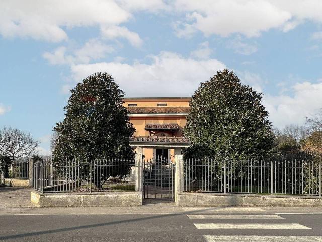 Villa in vendita a Correzzana