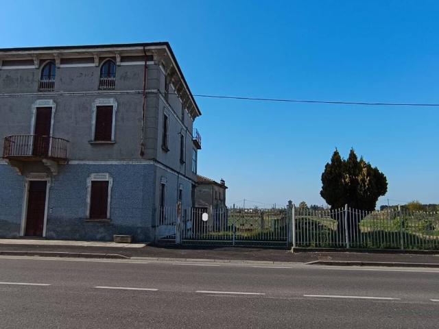 Villa in vendita a Corvino San Quirico PV