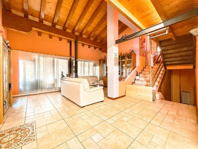 Villa in vendita a Cossogno VB