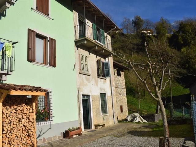 Villa in vendita a Costa Serina BG