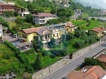 Villa in vendita a Costa Volpino BG