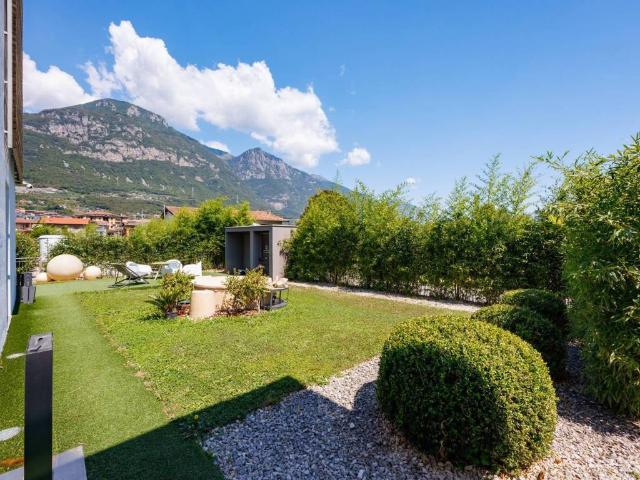 Villa in vendita a Costa Volpino BG
