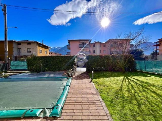 Villa in vendita a Costa Volpino BG