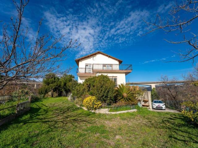 Villa in vendita a Costarainera IM
