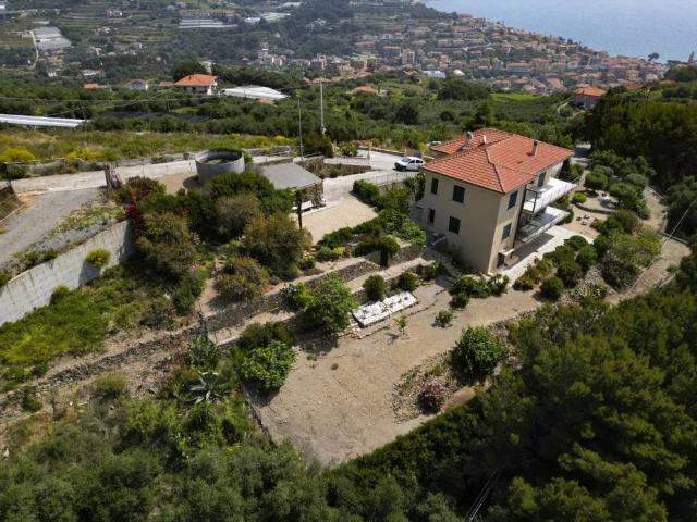 Villa in vendita a Costarainera IM