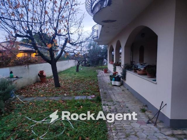 Villa in vendita a Catignano PE