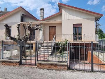 Villa in vendita a San Giovanni in Marignano RN