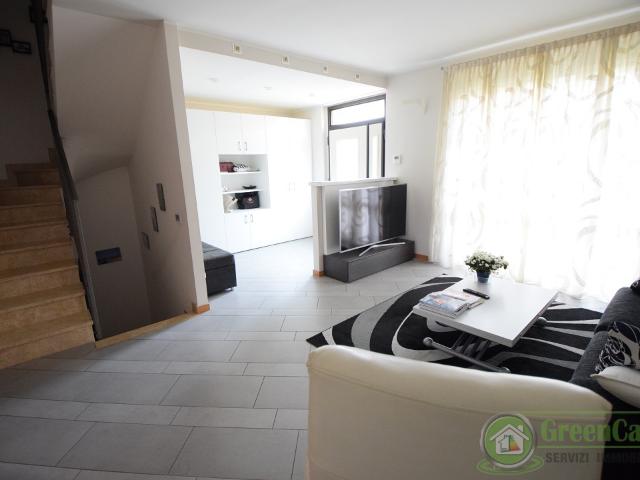 VILLA in VENDITA a CAVENAGO DI BRIANZA CAVENAGO DI BRIANZA di 4 vani