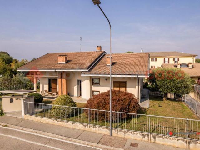 Villa in vendita a Cavour TO