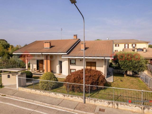 Villa in vendita a Cavour