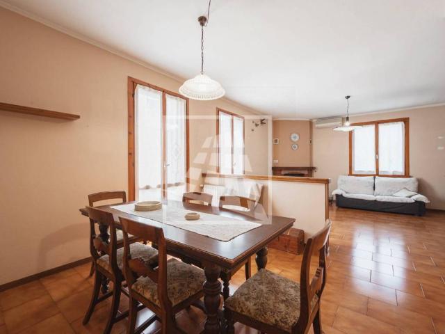 Villa in vendita a Cavriago RE
