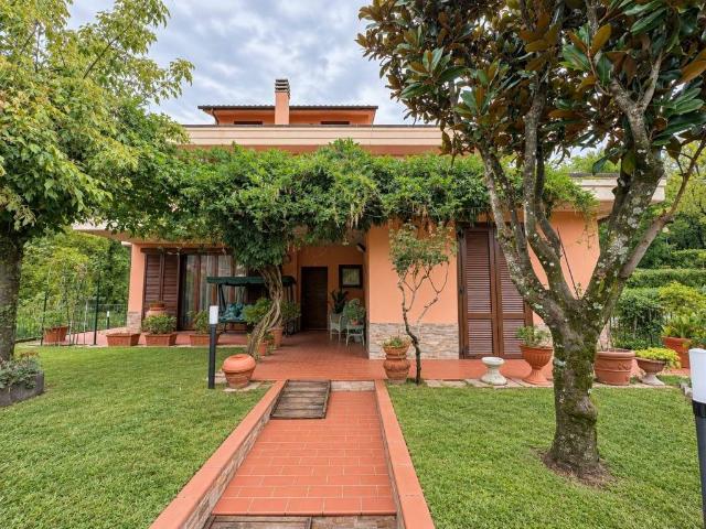 Villa in vendita a Cavriglia AR